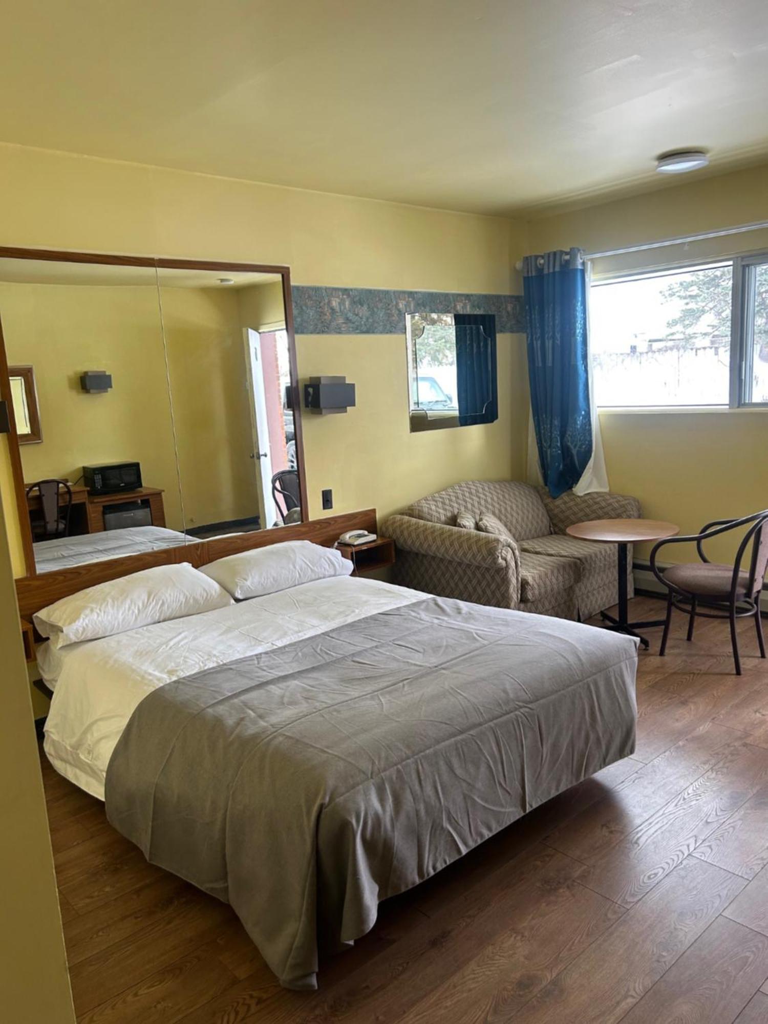 Motel R-100