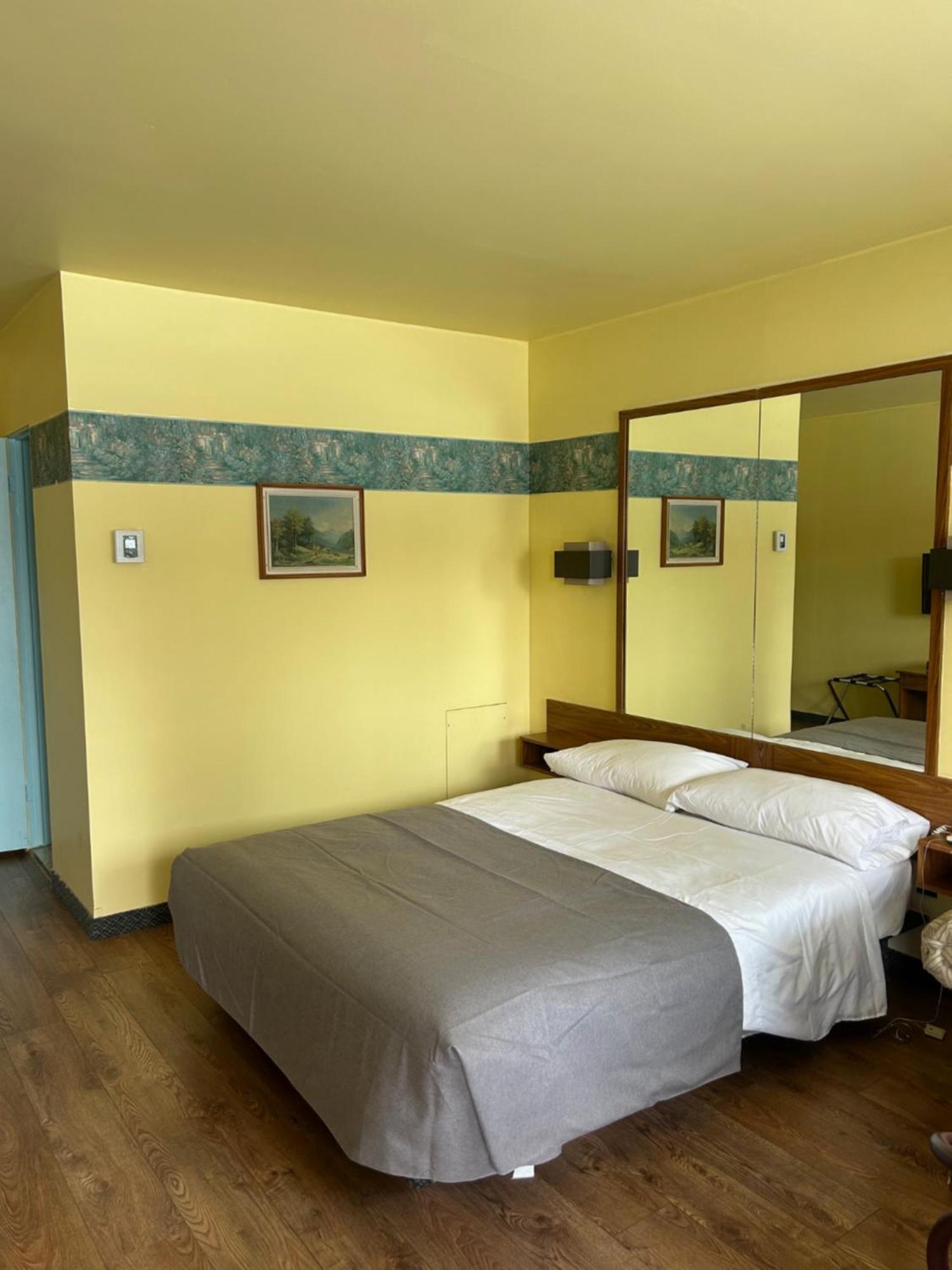 R-100 Motel 2*
