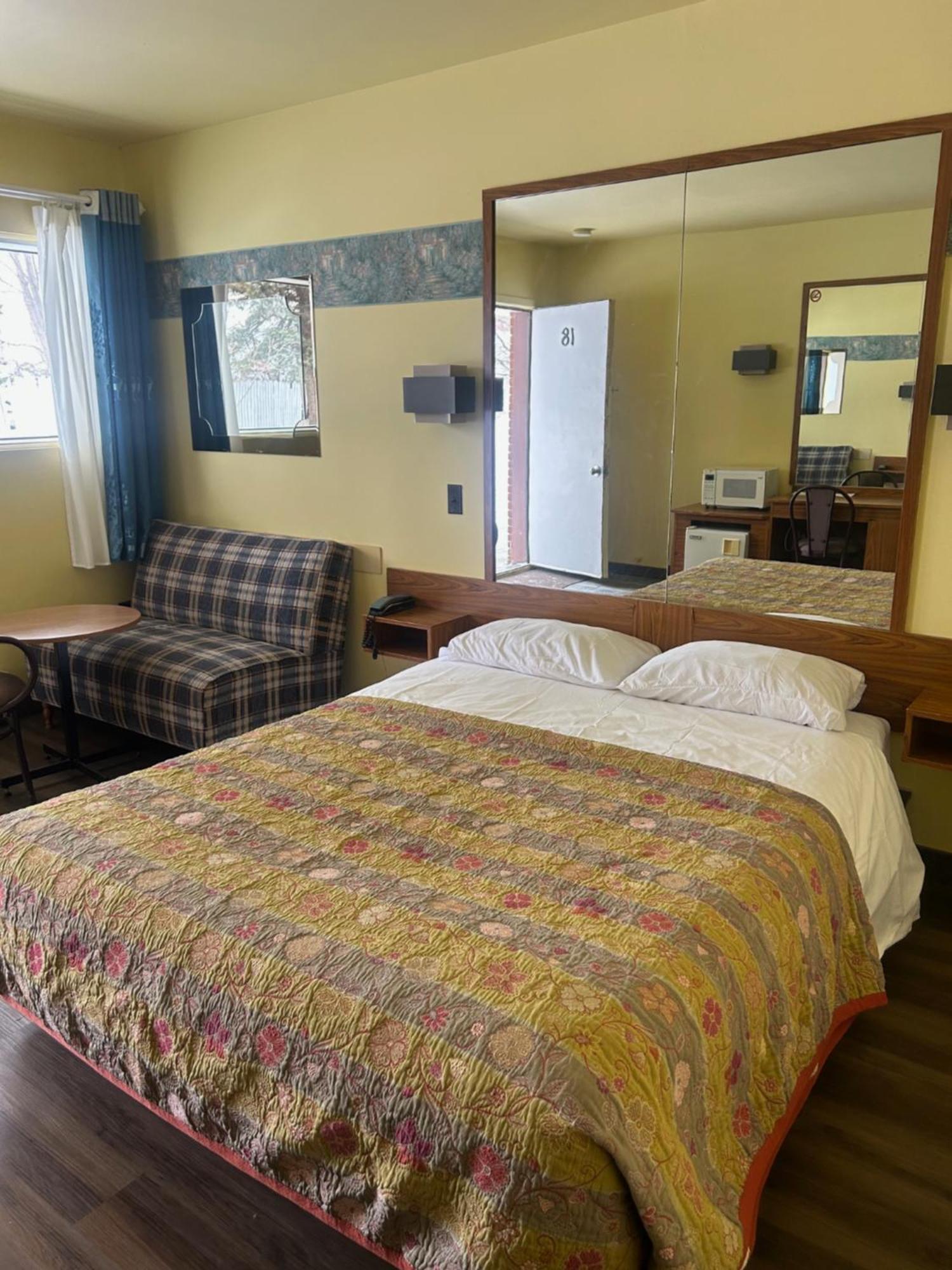 Motel R-100 2*