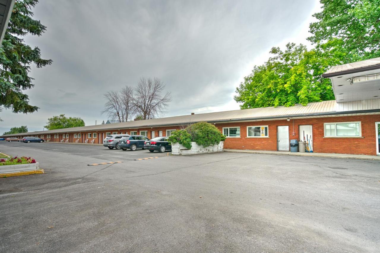 R-100 Motel Longueuil