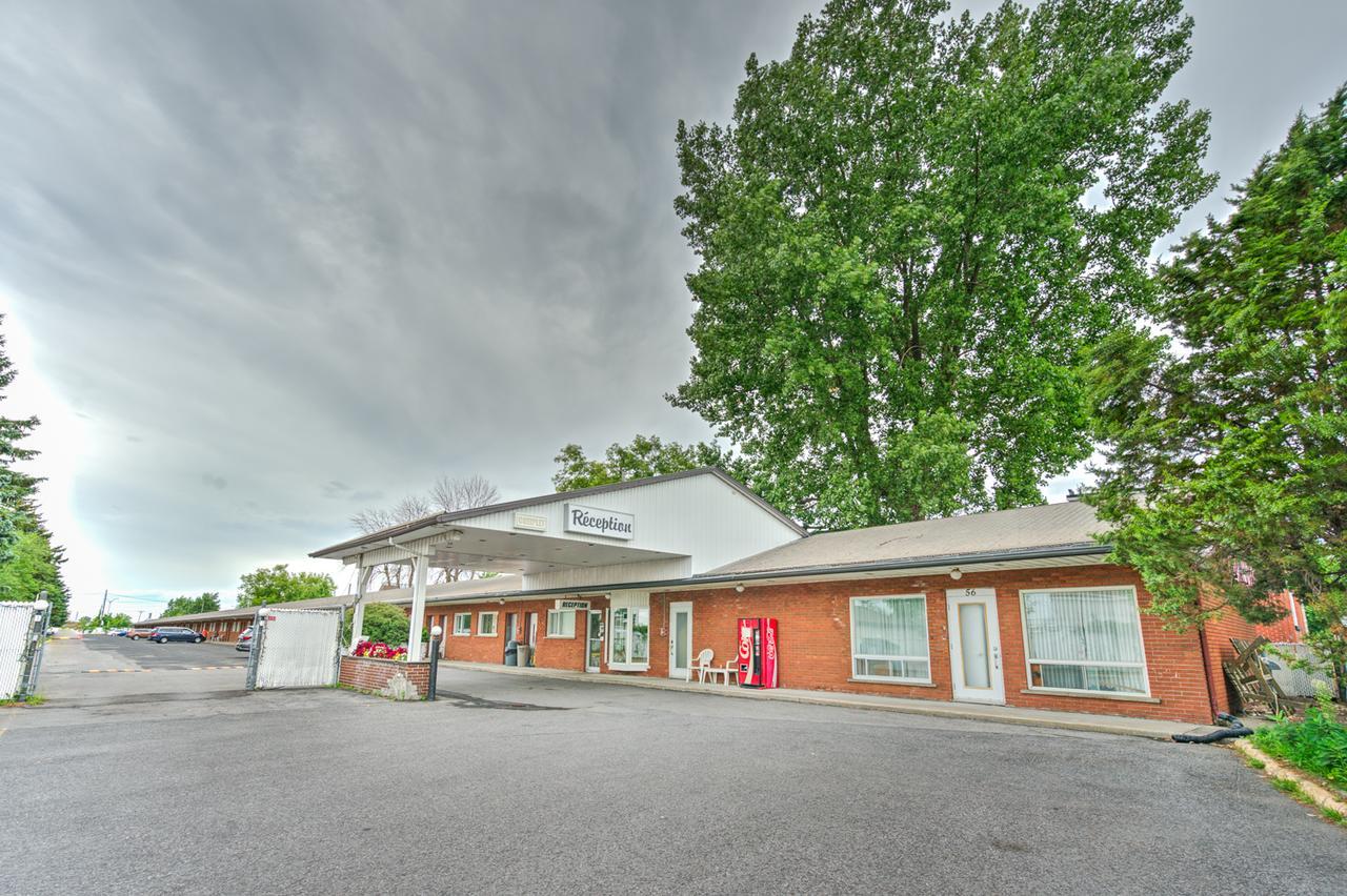 R-100 Motel Longueuil