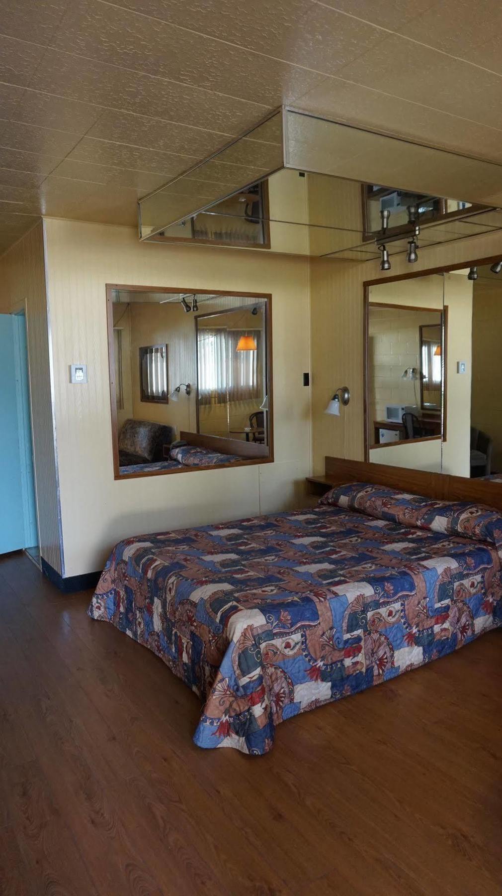 R-100 Motel 2*