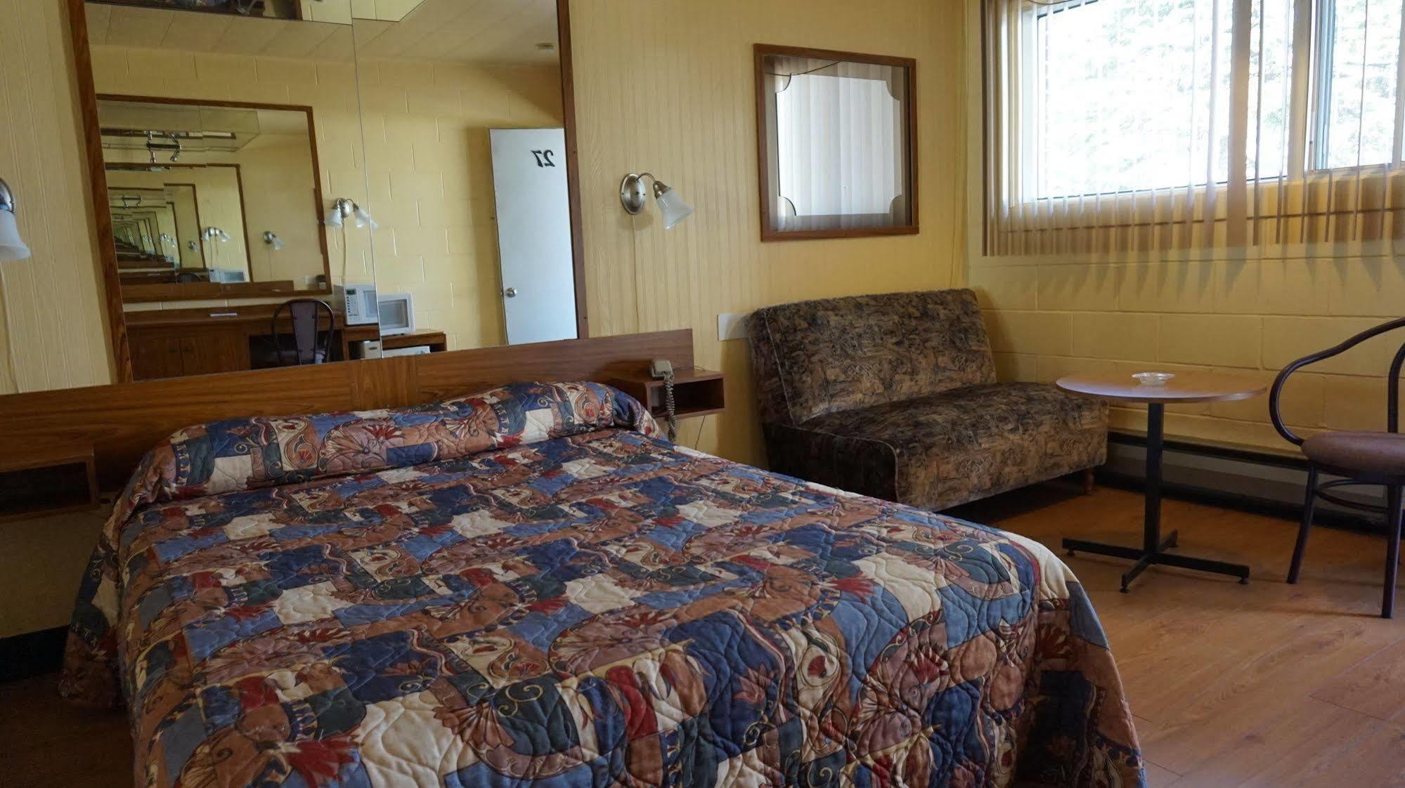 Motel R-100
