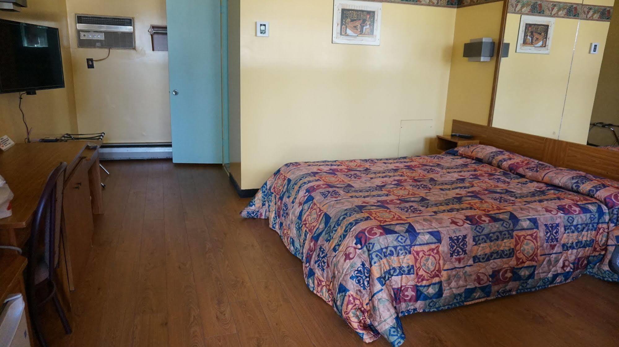 R-100 Motel